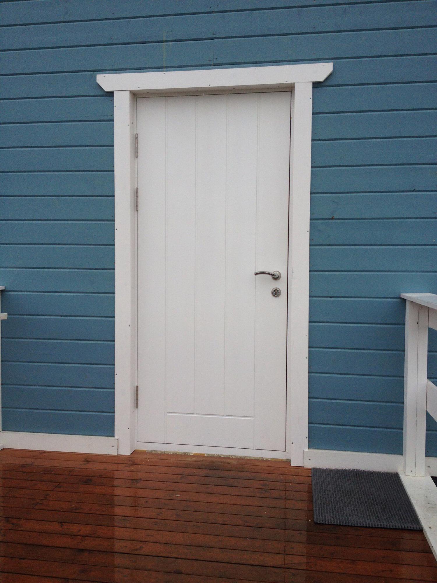 Деревянная или металлическая